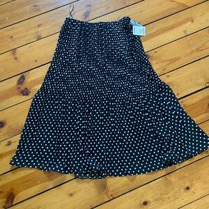 WD NY NWT pleated black and white skirt with liner and elastic waist size small